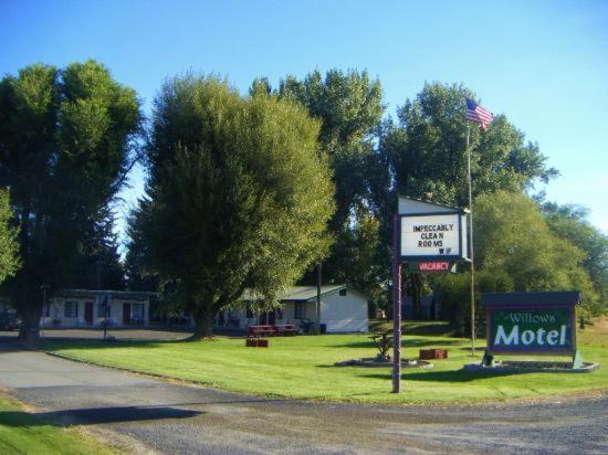 The Willows Motel Wilbur Eksteriør bilde